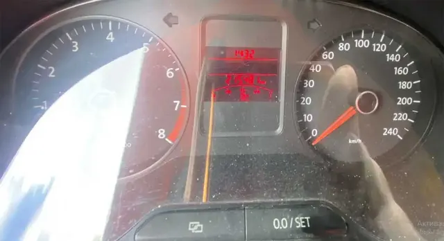 легковой автомобиль марки VOLKSWAGEN Polo, 2013 года выпуска, идентификационный номер (VIN): XW8ZZZ61ZEG005854