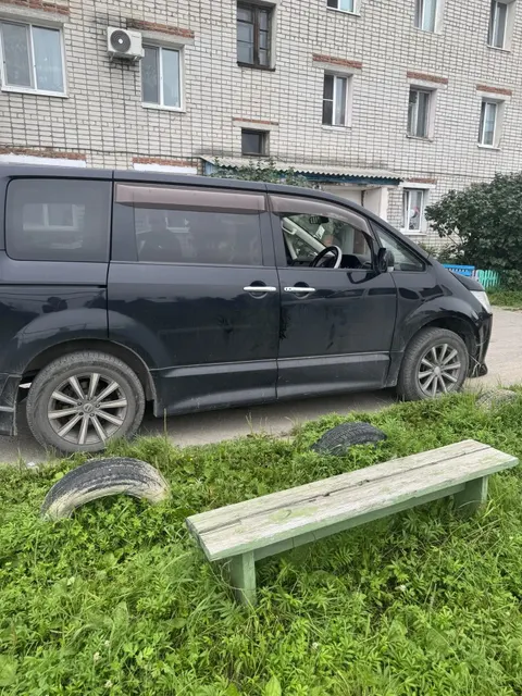 Легковой автомобиль, марки MITSUBISHI модель DELICA D5 2009 г.в. номер кузова CV5W0300521