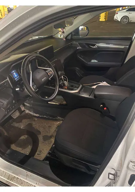 Легковой автомобиль марки: HAVAL, модель: JOLION, год выпуска: 2025г., идентификационный номер (VIN): XZGEE04A0SA574543, находится в залоге у ПАО «СОВКОМБАНК».