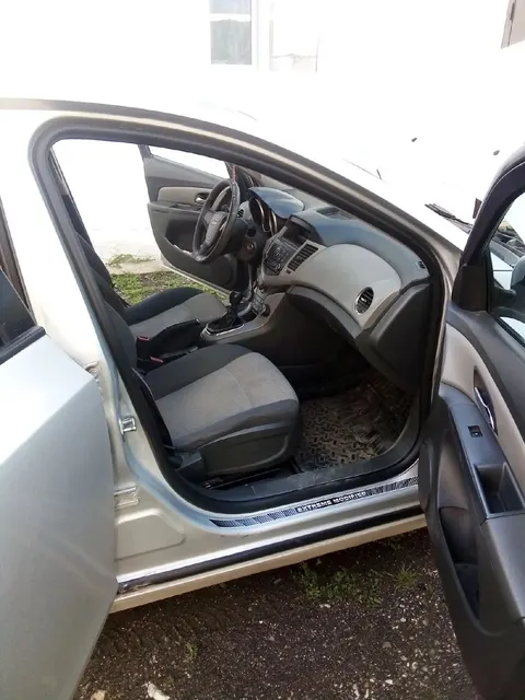 Легковой автомобиль марки: CHEVROLET, модель: Cruze, год выпуска: 2010 г.