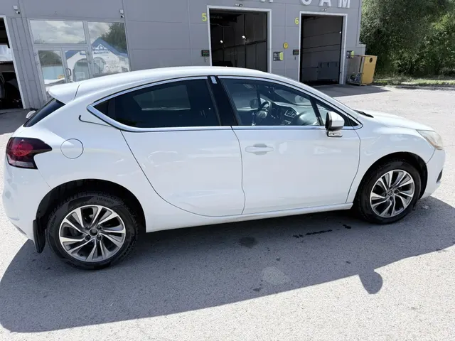 Легковой автомобиль марки: CITROEN, модели: DS4, год выпуска: 2014, идентификационный номер (VIN): VF7NX5FS0EY546985