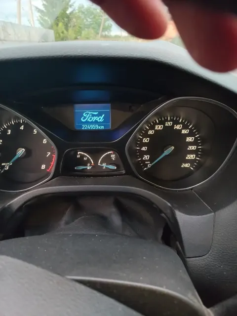 Легковой автомобиль (седан) Ford Focus, 2011 год выпуска, VIN: X9FMXXEEBMBJ21985, гос. номер: А528УН147, цвет: Серо-коричневый. Автомобиль в залоге у ПАО «Совкомбанк».
