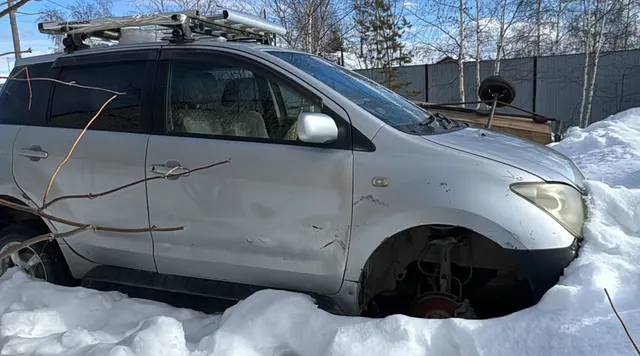 Автомобиль марки TOYOTA модель Ist 2003 г.в. номер кузова NCP60-0125330