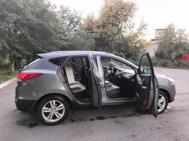 Легковой автомобиль марки: Hyundai, модели: IX35, год выпуска: 2012 г., идентификационный номер (VIN): TMAJU81BBDJ345623