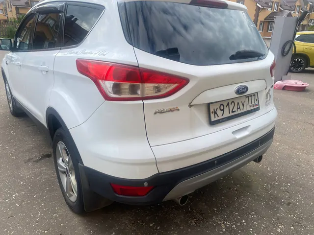 Автомобиль марки FORD модель KUGA, VIN-номер Z6FAXXESMAEL11456, Год выпуска: 2014 г., цвет Белый.
