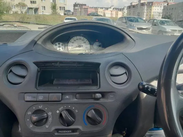 Легковой автомобиль марки: TOYOTA, модели: VITZ, год выпуска: 2003 г., кузов №: SCP10-0437096