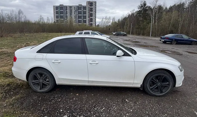 Автомобиль марки AUDI модель A4 2013 г.в. VIN-номер WAUZZZ8K3EN008379.