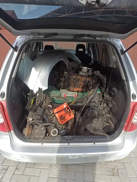 Автомобиль марки MAZDA модель MPV 2005 г.в. VIN-номер JMZLW69R250308991