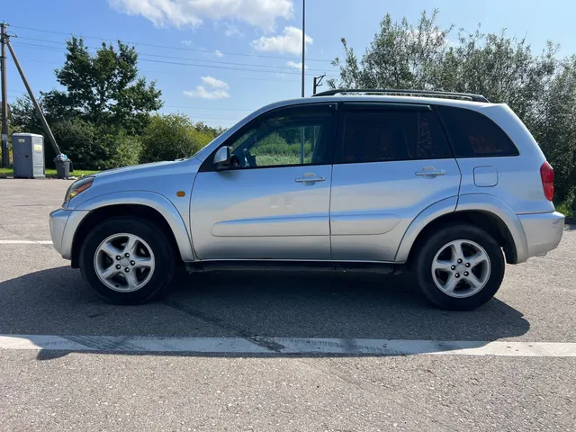 Автомобиль марки TOYOTA модель RAV 4 2003 г.в. VIN-номер JTEHH20V400234849