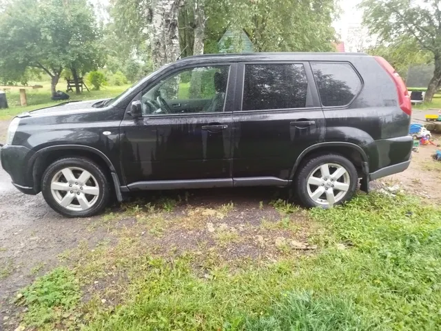 Автомобиль марки NISSAN, модель X-TRAIL, VIN: JN1TBNT31U0021623, 2008 года выпуска. В залоге у ПАО «Совкомбанк».