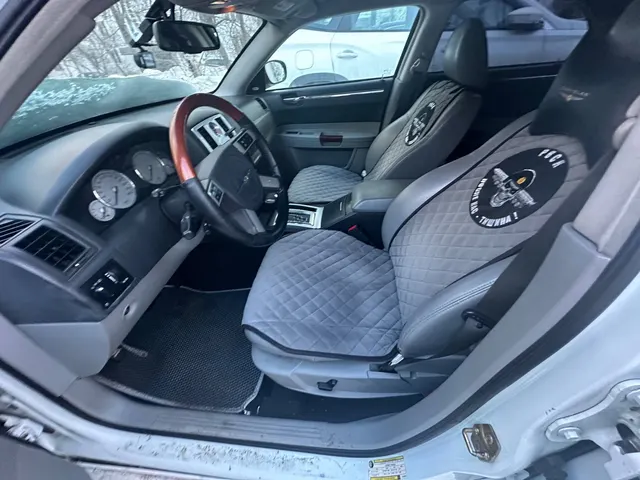 Автомобиль марки Chrysler модель 300 C 2006 г.в. VIN-номер 1C3H8E3GX7Y510454