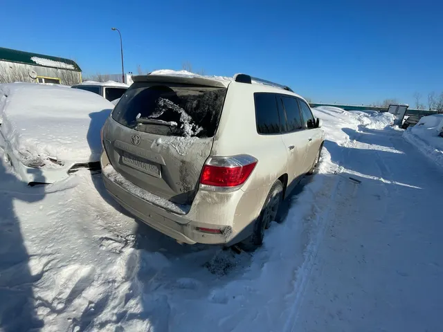 Автомобиль марки TOYOTA модель Highlander 2012 г.в. VIN-номер JTEES42A802207281