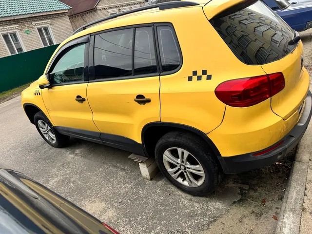 Автомобиль марки VOLKSWAGEN модель Tiguan 2011 г.в. VIN-номер XW8ZZZ5NZCG110531