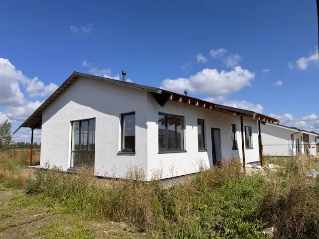 Жилой дом пл. 110,1 м.кв., кад. N 72:17:1206002:5706 и земельный участок 700 м.кв. кад. N 72:17:1206002:3600 по адресу: Тюменская область, Тюменский р-н, Мальковское МО, 13.5-16 км. а/д Тюмень- Криводанова, д. 57