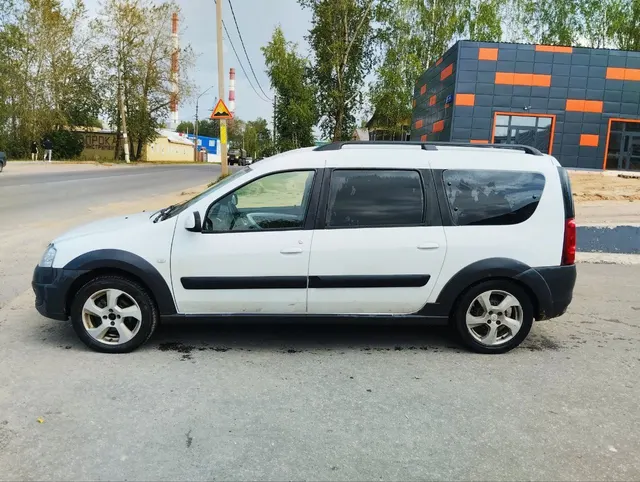 Автомобиль марки LADA, модель: Largus, 2016 г.в., VIN: XTARS0Y5LG0940487. Имущество находится в залоге у ПАО "Совкомбанк".