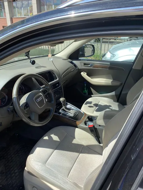 Автомобиль марки AUDI модель Q5