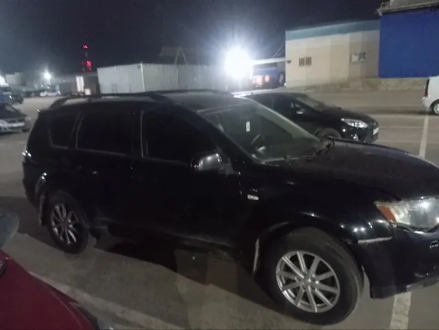Автомобиль марки: MITSUBISHI, модель: Outlander 3.0,