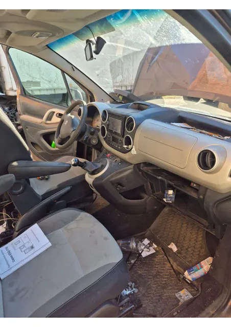 автомобиль марки PEUGEOT модель Partner 2012 г.в. VIN-номер VF37J5FS0CJ670355