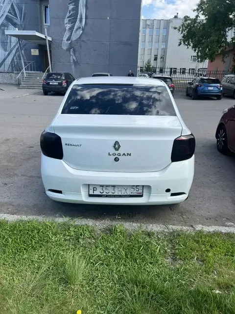 Автомобиль марки RENAULT LOGAN, 2017 г.в., VIN: X7L4SRAV458778811 (находится в залоге у ПАО Совкомбанк).