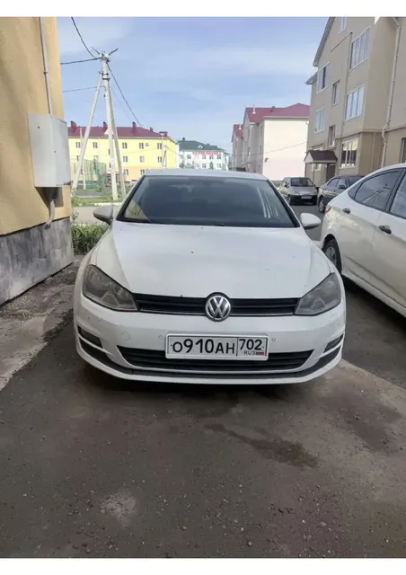 Автомобиль марки VOLKSWAGEN модель Golf, 2013 г.в. VIN-номер WVWZZZAUZEW006395