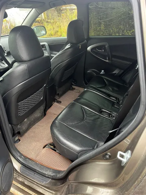 легковой автомобиль марки: TOYOTA, модель: RAV4, год выпуска: 2010г., идентификационный номер (VIN) JTMBE31V60D035057, находится в залоге у ПАО «Совкомбанк»