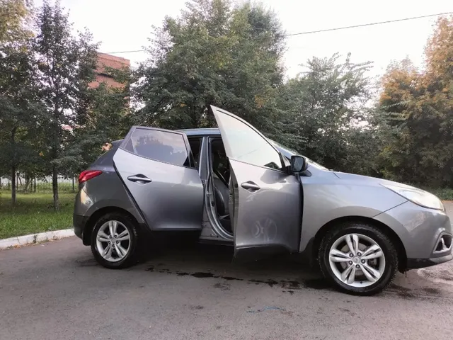 Легковой автомобиль марки: Hyundai, модели: IX35, год выпуска: 2012 г., идентификационный номер (VIN): TMAJU81BBDJ345623