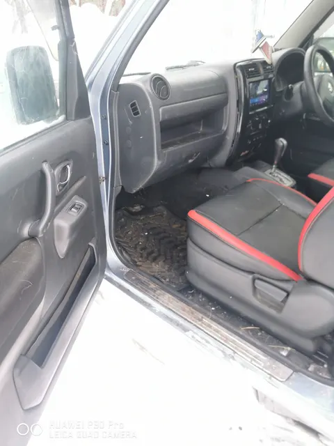 Автомобиль марки SUZUKI модель Jimny 2012 г.в. VIN-номер JB23W-682008. Находится в залоге у ПАО "Совкомбанк".