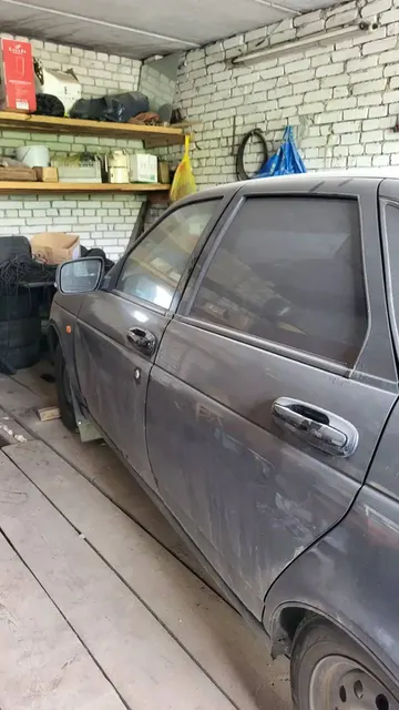 Легковой автомобиль марки: LADA, модели: Priora, год выпуска: 2009 г., идентификационный номер (VIN): XTA21703090185294 (залог ПАО "Совкомбанк")