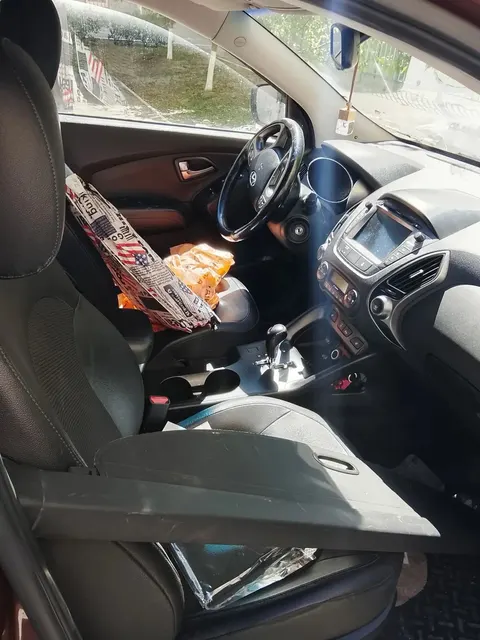Автомобиль марки Hyundai модель ix35 2013 г.в., VIN-номер TMAJU81EDEJ481933