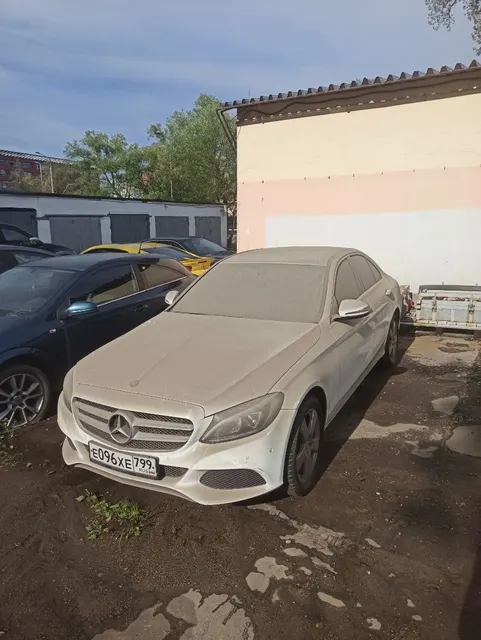 Легковой автомобиль MERCEDES BENZ, модель: С 200 4МАТIС, год выпуска: 2015г., идентификационный номер (VIN): WDD2050431R122225. В залоге у ПАО «Совкомбанк».