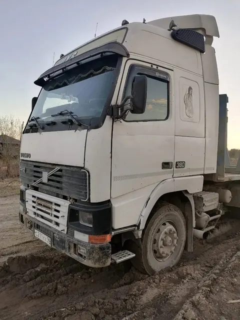 Грузовой автомобиль, марка: VOLVO FH-12, модель: Грузовой сидельный тягач, год изготовления: 1997, цвет: Белый, VIN: YV2A4B2A7VB166480, ПТС: 66МК 773396, изготовитель (страна): Швеция, тип двигателя: Дизельный, мощность двигателя, л. с. (кВт): 380/279,3, рабочий объем двигателя, куб. см: 12100, экологический класс: нулевой, разрешенная максимальная масса 18200 кг, масса без нагрузки 7120 кг