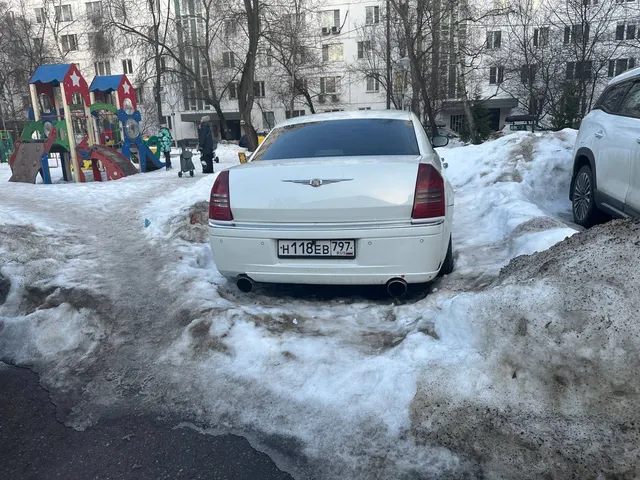 Автомобиль марки Chrysler модель 300 C 2006 г.в. VIN-номер 1C3H8E3GX7Y510454