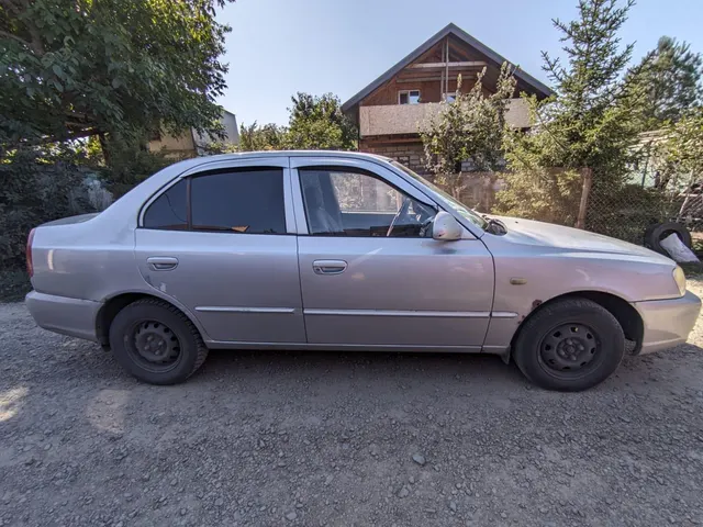 Легковой автомобиль марки: HYUNDAI, модель: Accent, год выпуска: 2005 г., идентификационный номер (VIN):X7MCF41GP5M053233, находящийся в залоге у ПАО "Совкомбанк";