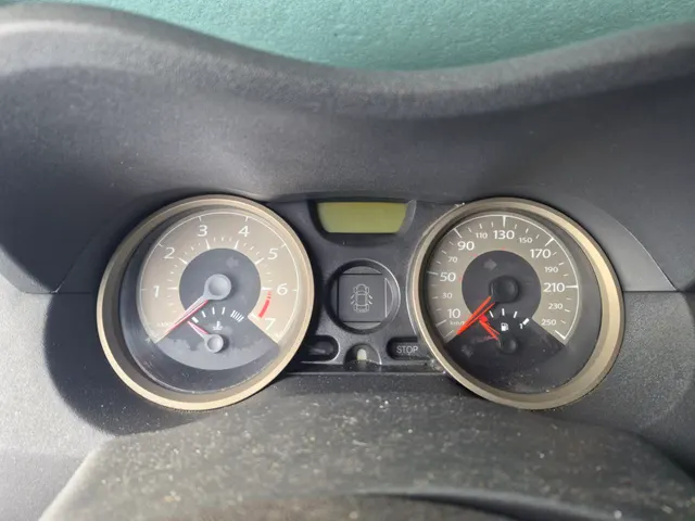 Автомобиль марки RENAULT модель Megane 2006 г.в. VIN-номер VF1LM1B0H36811915