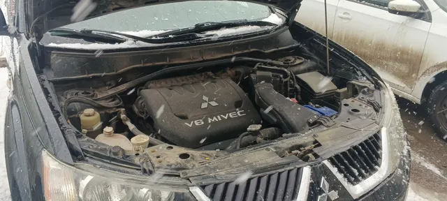 Легковой автомобиль марки: MITSUBISHI, модель: Outlander 3.0, год выпуска: 2007 г., кузов № JMBXLCW6W7Z004440, идентификационный номер (VIN): JMBXLCW6W7Z004440. Имущество находится в залоге у ПАО "Совкомбанк".