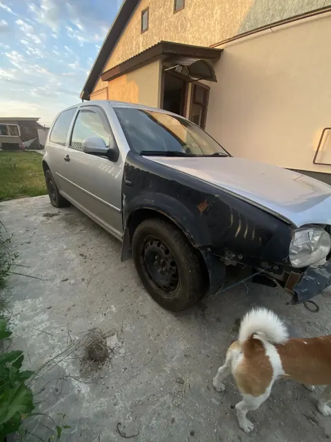 Автомобиль - VOLKSWAGEN Golf 1.4, легковой комби (хэтчбек), 2001 г.в., цвет белый (серебристый), VIN-номер: WVWZZZ1JZ1B074397. Автомобиль находится в залоге ПАО "Совкомбанк", на момент публикации запретов на регистрационные действия не имеется.