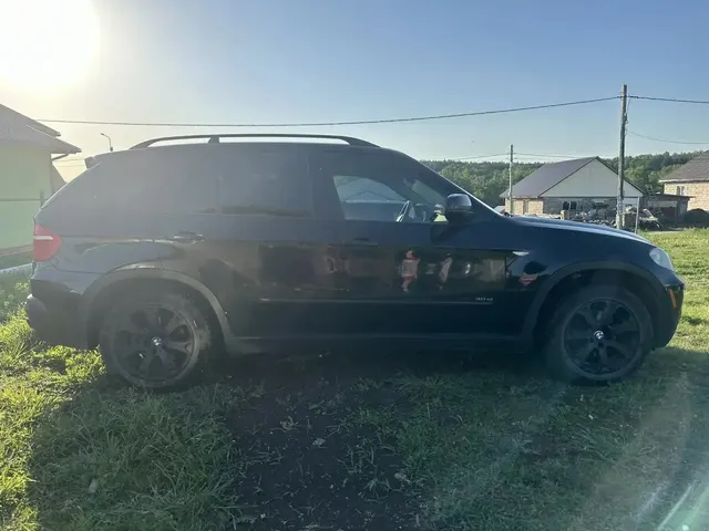 Автомобиль марки BMW модель X5 2007 г.в. VIN-номер 4USFE43507LY78993