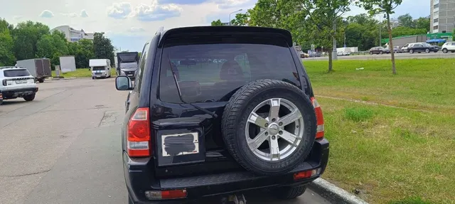 Автомобиль марки MITSUBISHI модель Pajero 2005 г.в. VINномер JMBMYV65W6J000116. Имущество находится в залоге у ПАО Совкомбанк.