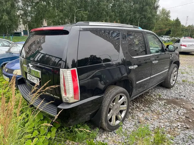 Автомобиль марки CADILLAC, модель GMT 926 Escalade, 2007 года выпуска; VIN: XWFFK638180000017