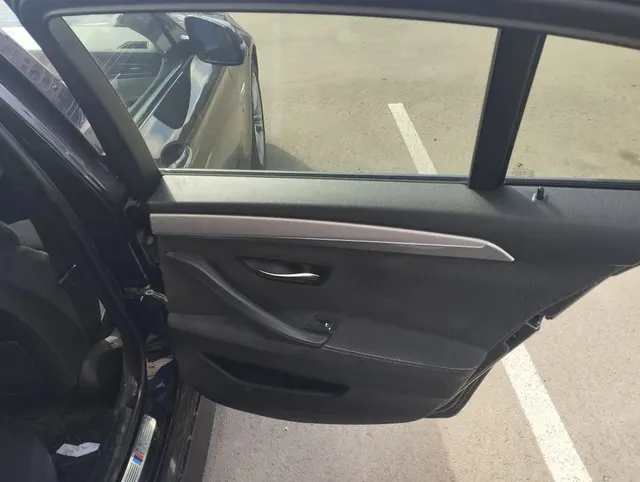 Автомобиль марки BMW модель 520I 2014 г.в. VIN-номер X4X5A39450D356384. В залоге у ПАО СОВКОМБАНК.