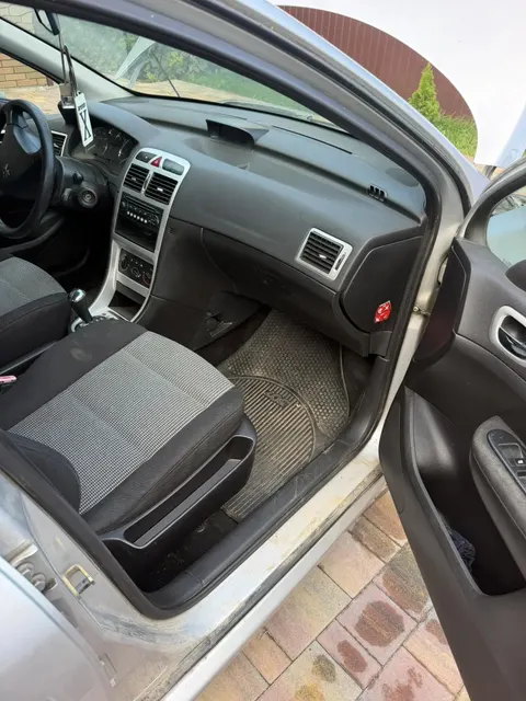 Автомобиль марки PEUGEOT модель 307 2006 г.в. VIN-номер VF33CNFUF84641564