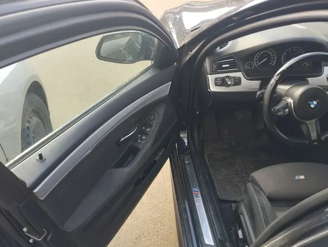 Автомобиль марки BMW модель 520I 2014 г.в. VIN-номер X4X5A39450D356384. В залоге у ПАО СОВКОМБАНК.