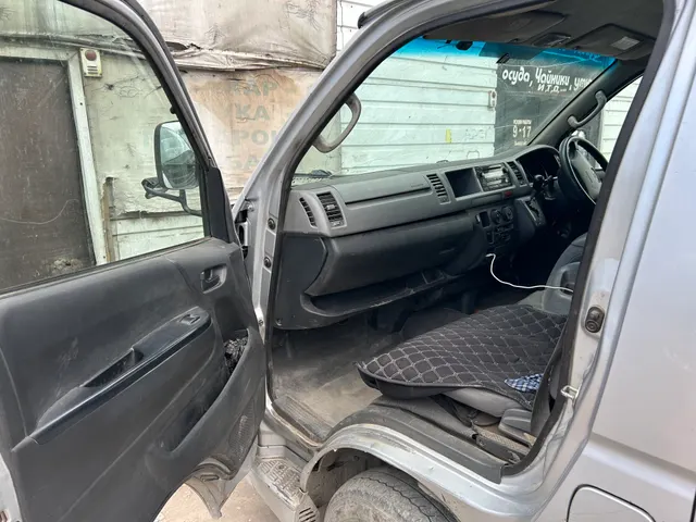 Автомобиль марки TOYOTA модель HIACE 2005 г.в., номер кузова TRH214-0004107