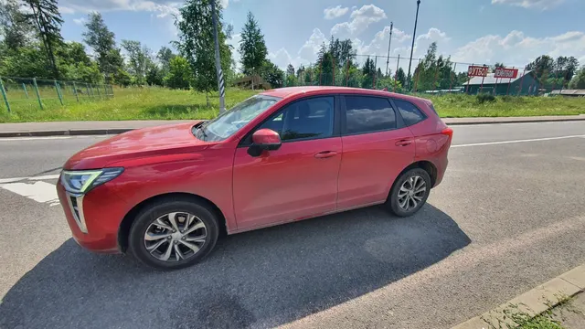 Автомобиль марки HAVAL модель JOLION 2021 г.в. VIN-номер XZGEE04A9MA811498. В залоге у ПАО «Совкомбанк».