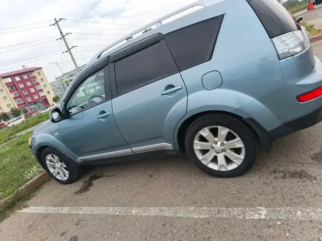 Автомобиль марки MITSUBISHI модель Outlander 2007 г.в. VIN-номер JMBXLCW6W7Z000263. Залог ПАО СОВКОМБАНК