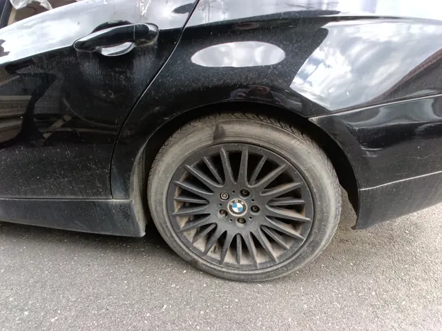 Автомобиль марки BMW модель 320I 2006 г.в. VIN-номер WBAVA71000PY69454