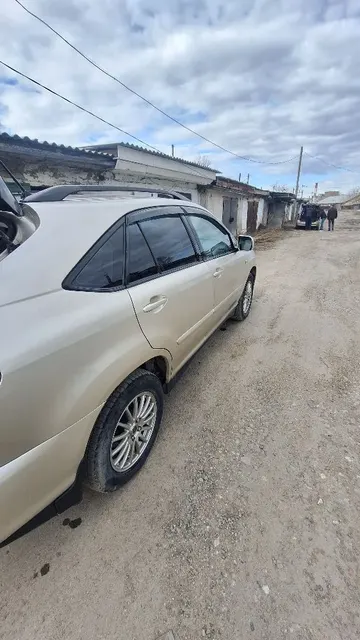 Автомобиль марки LEXUS модель RX 2005 г.в. VIN-номер JTJHF31U002015555