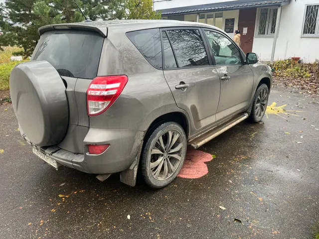 легковой автомобиль марки: TOYOTA, модель: RAV4, год выпуска: 2010г., идентификационный номер (VIN) JTMBE31V60D035057, находится в залоге у ПАО «Совкомбанк»