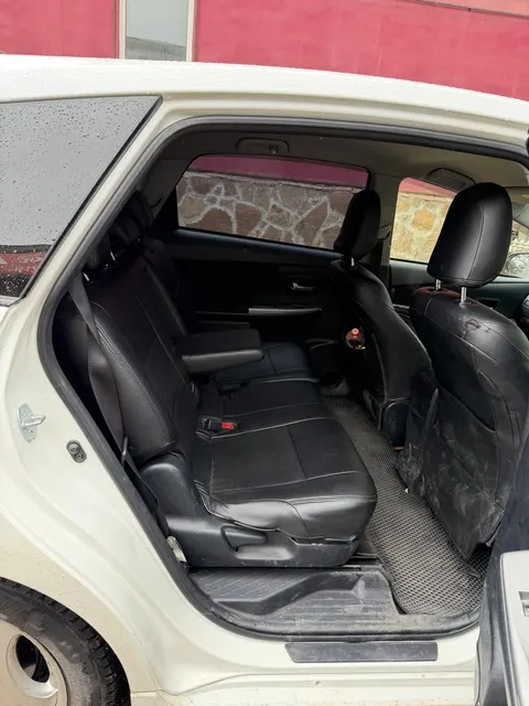 Автомобиль марки TOYOTA модель Prius 2015 г.в. номер кузова ZVW41-3387456