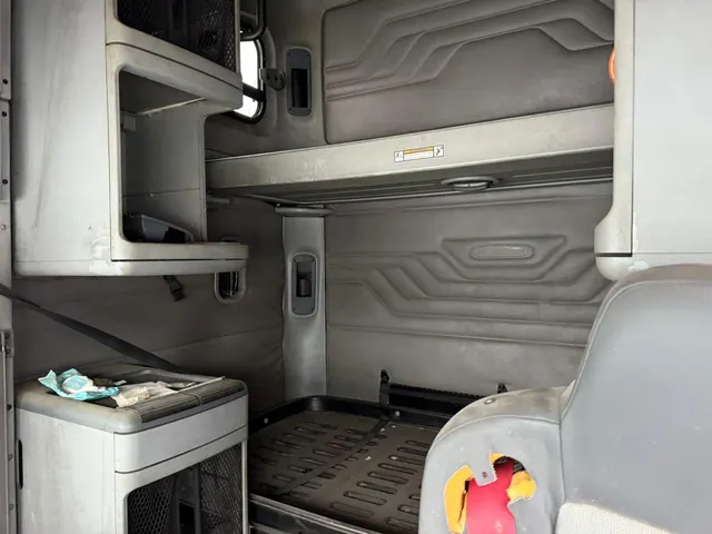 транспортное средство - фрейтлайнер ST120064ST, 2005 г.в., грз В002КА190, VIN 1FUJBBCK25LN52718